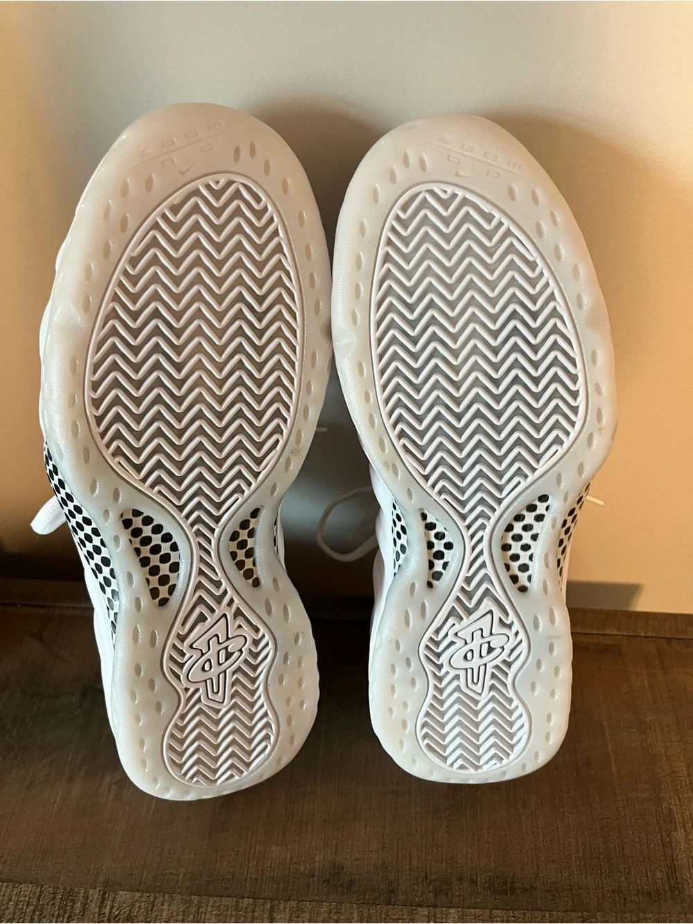 Nike Air Foamposite One Triple White HJ5195-100‎ Men's Size 9